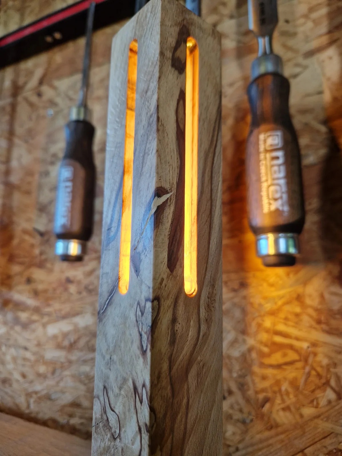 Lignara II light slot
